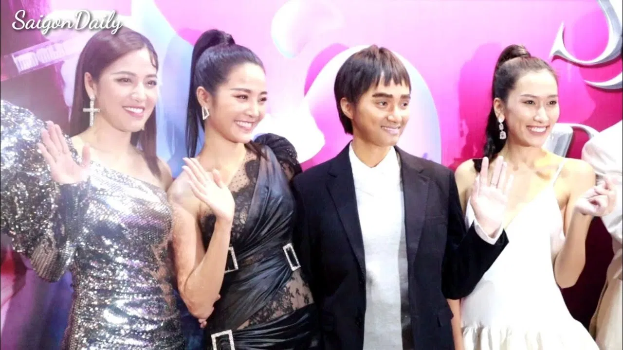 Drama Queen backdrop