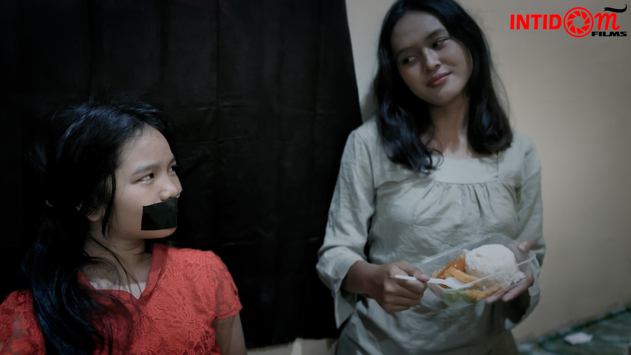 Jangan Ambil Bonekaku..!! 3 backdrop