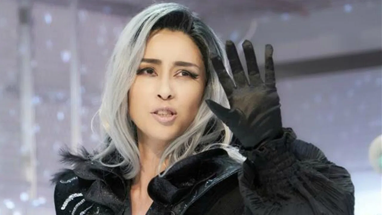 Mannequin Night Fever backdrop