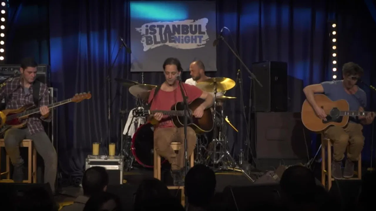 Duman Akustik Dijital Konser Istanbul Blue backdrop