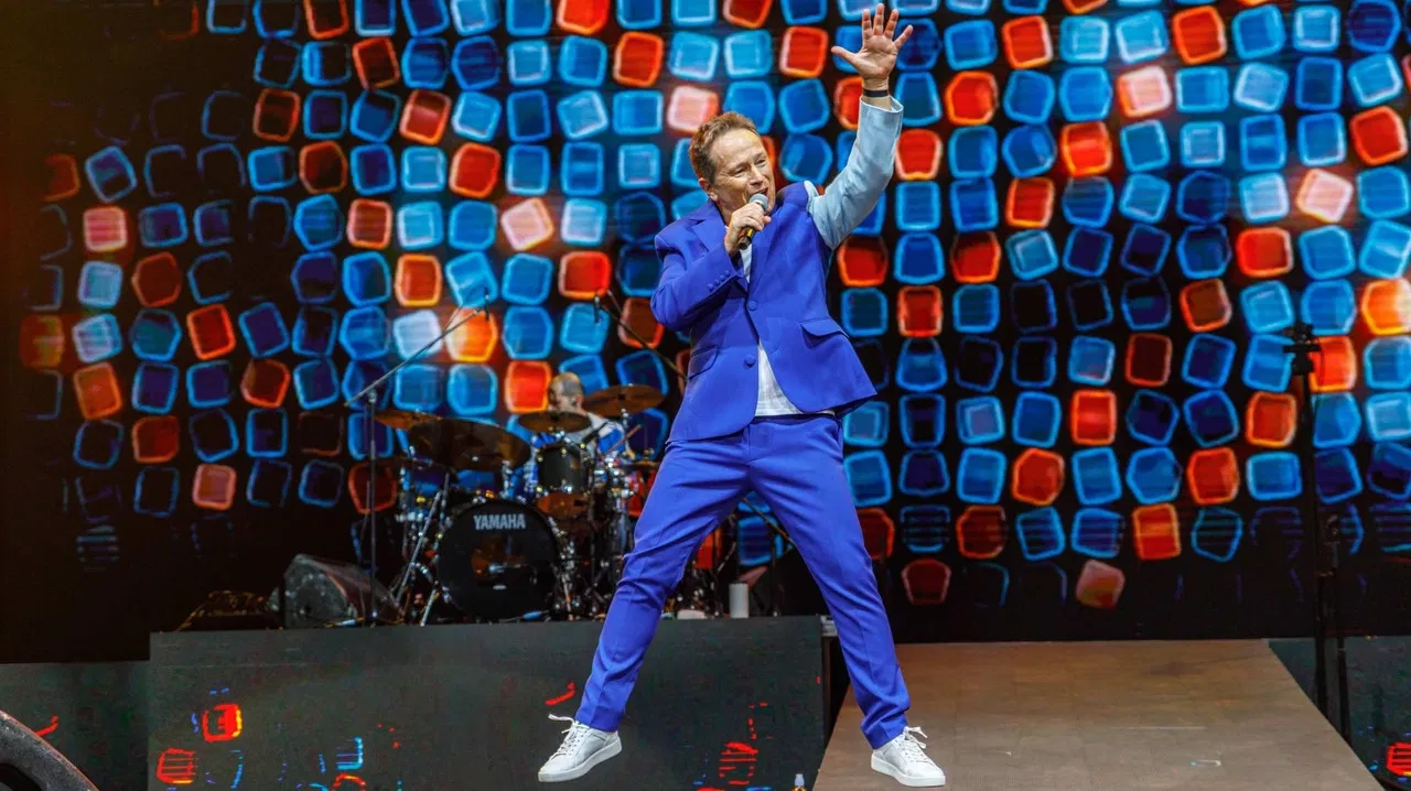 Geszti Sixty Aréna Show backdrop