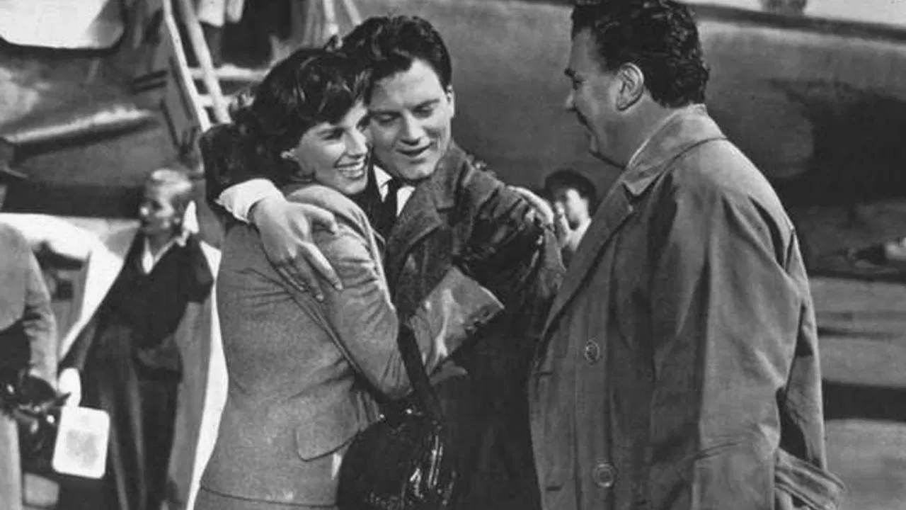 Non c'è amore più grande backdrop