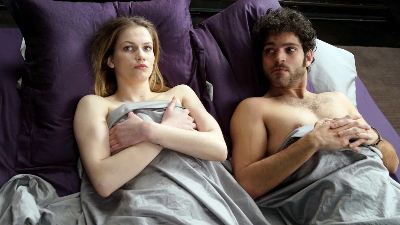 Faites l'amour! backdrop