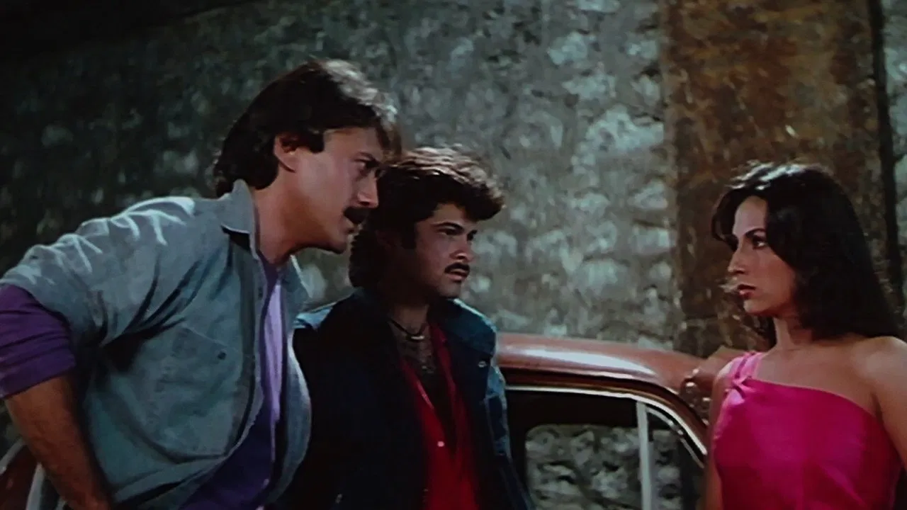 Andar Baahar backdrop