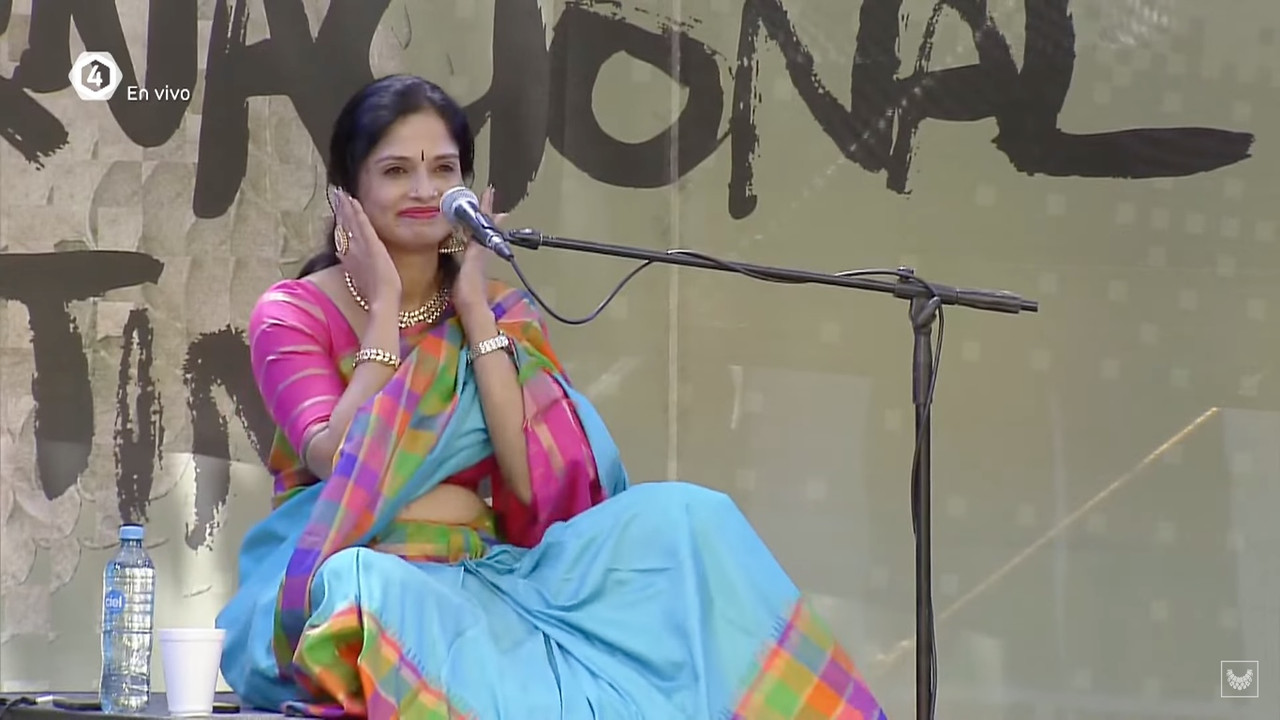 Manasi Prasad en el #50FIC backdrop