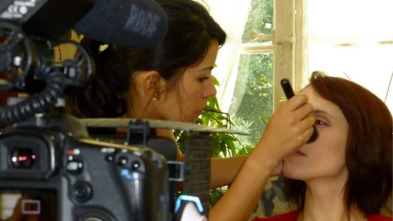 Infiniment Amer backdrop