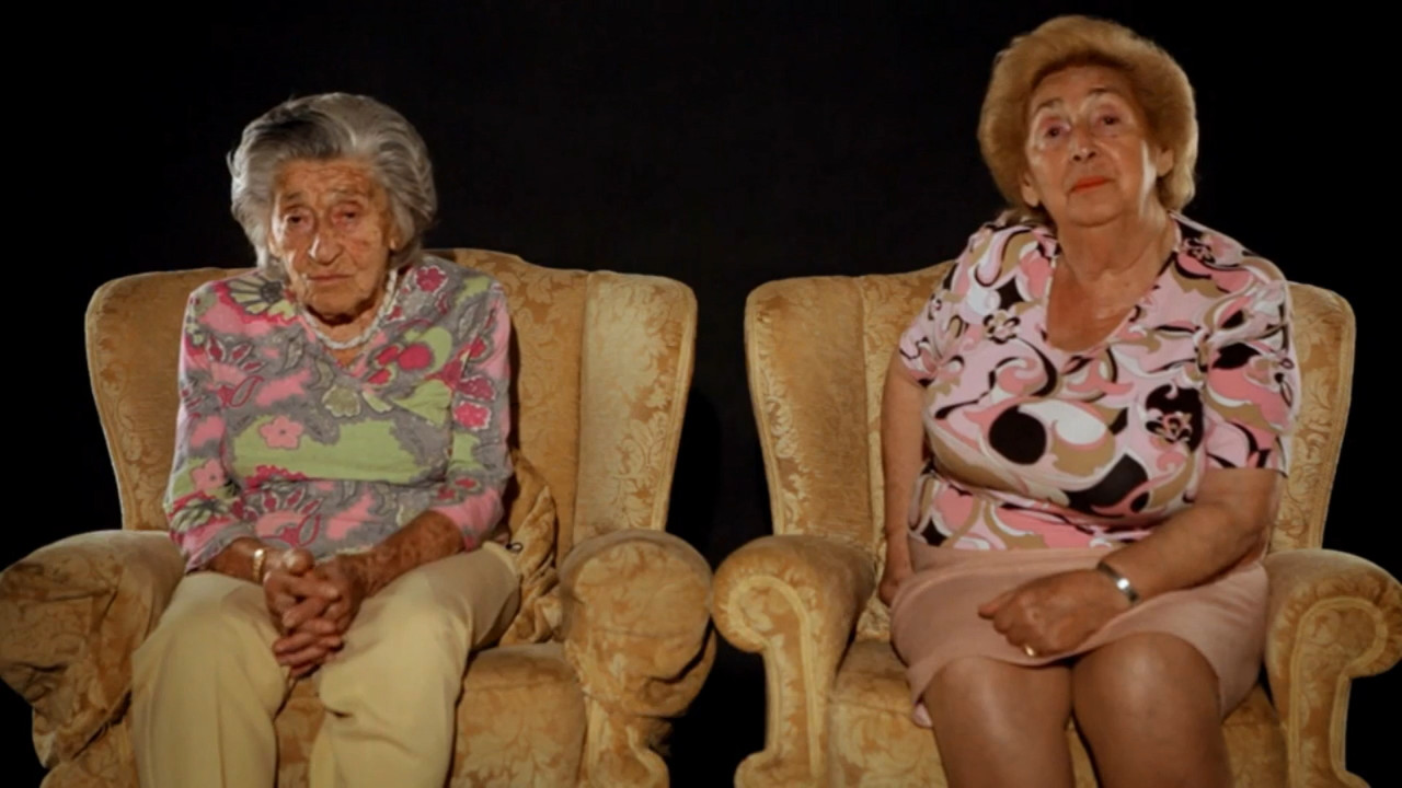 Oma & Bella backdrop