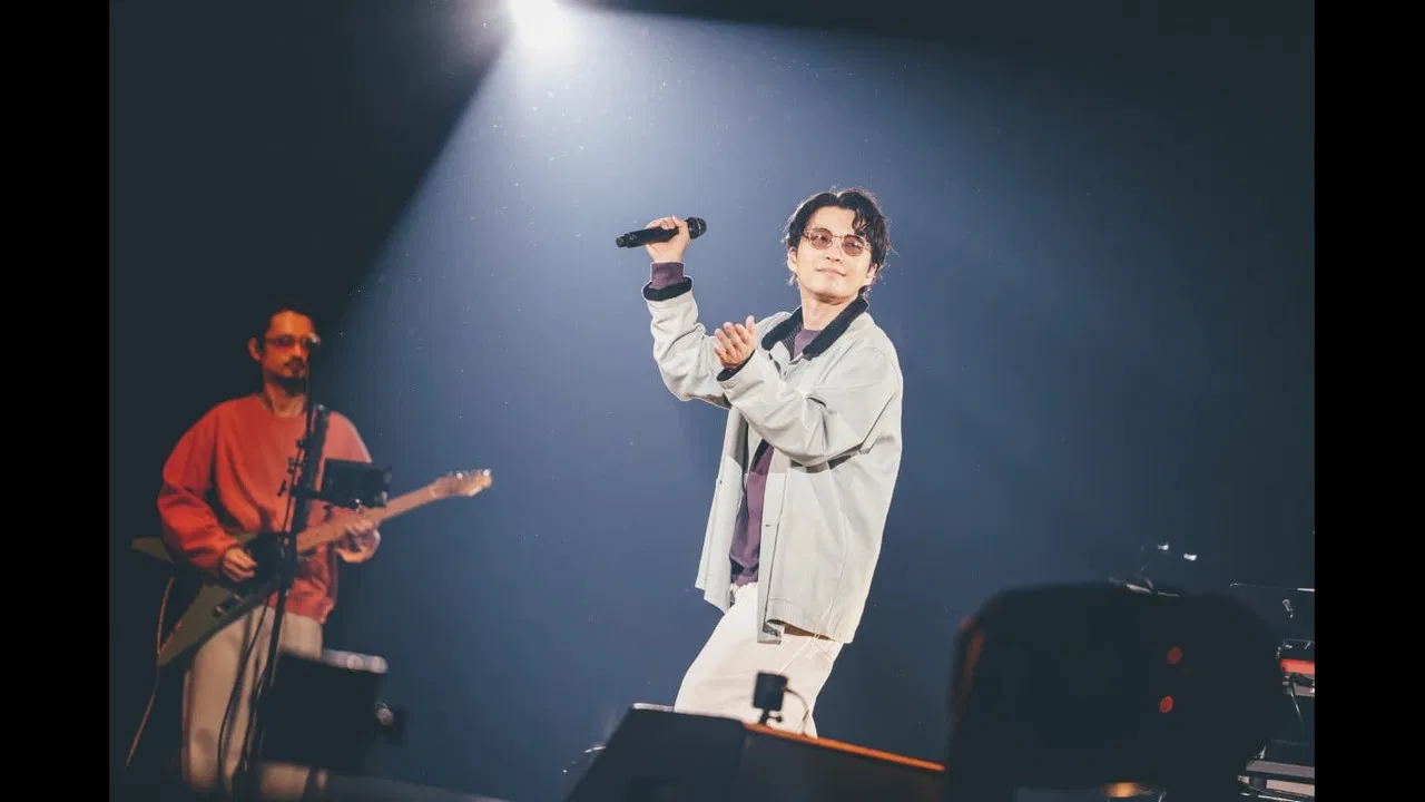 Gen Hoshino presents “Reassembly” backdrop