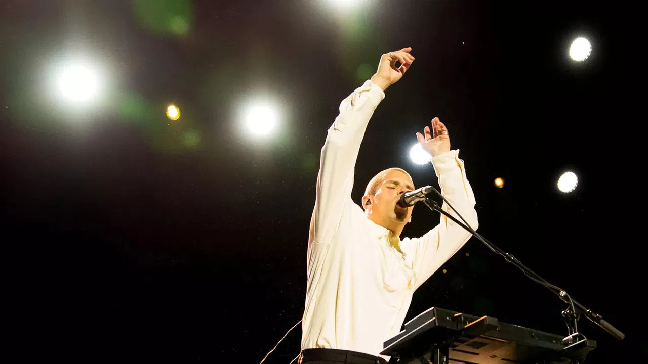 Hervé à l'Olympia backdrop