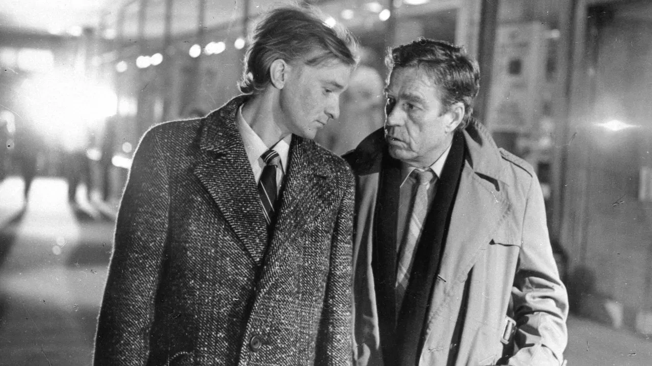 Closed Circle backdrop