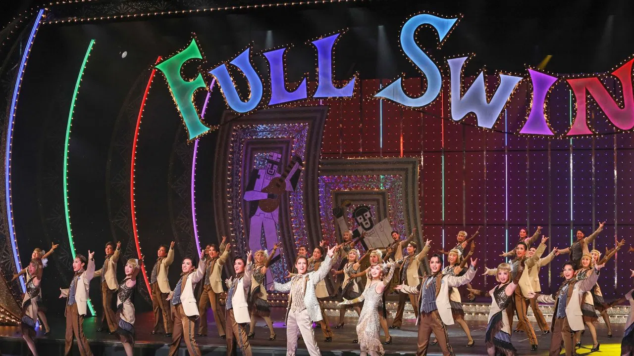 FULL SWING! backdrop