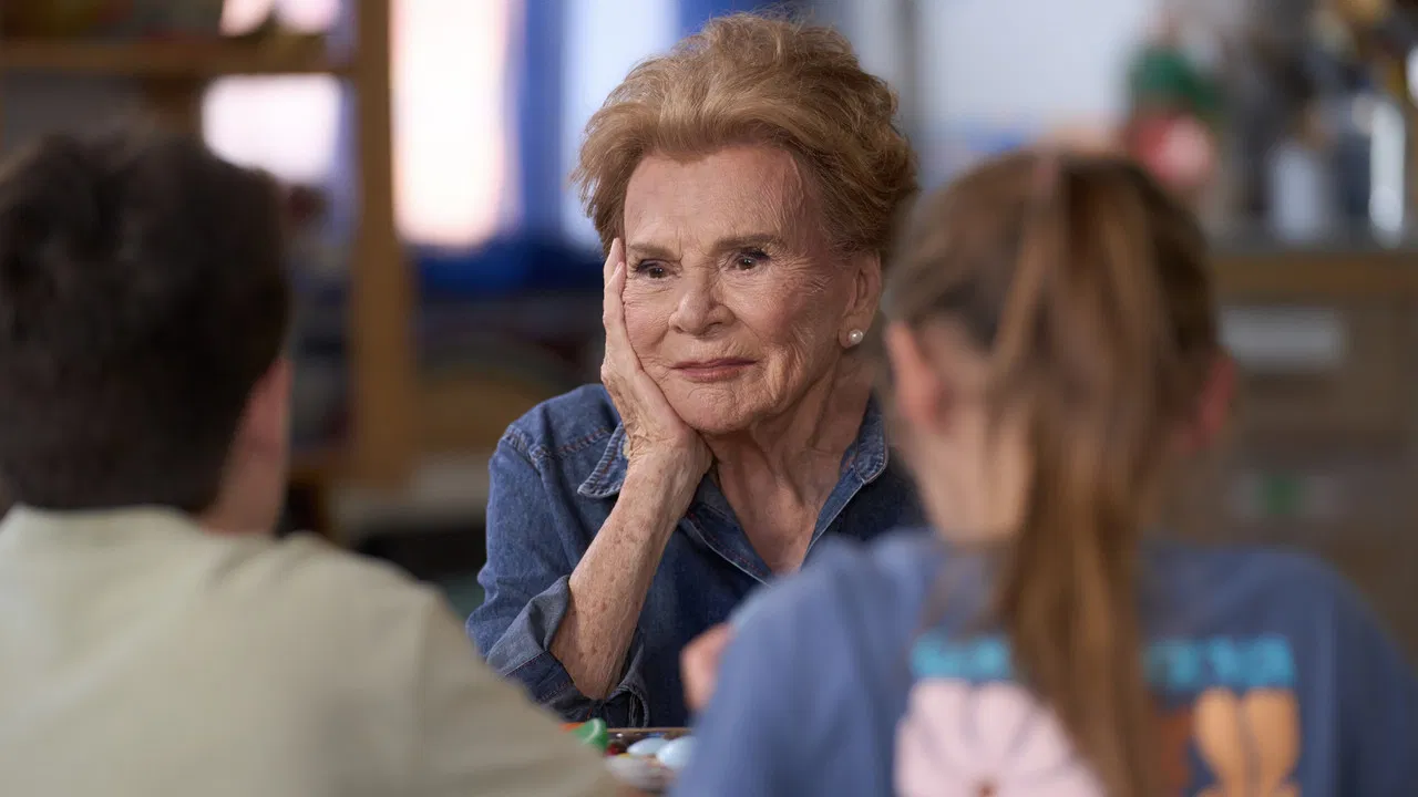 Janette - Les jeunes et la vieille backdrop