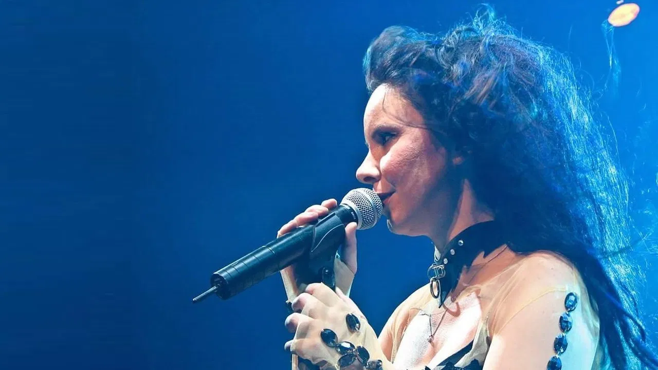 Sebnem Ferah Istanbul Concert backdrop