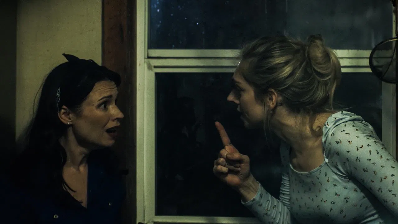 Disconnected backdrop