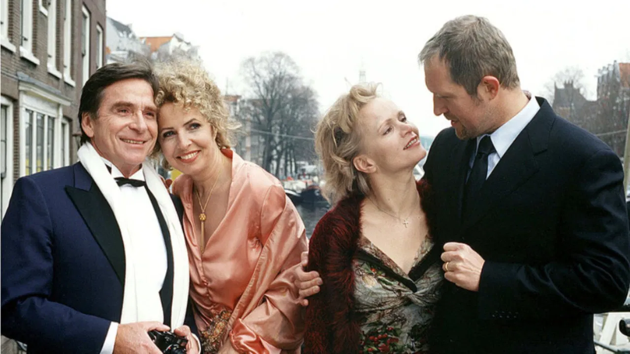 Hochzeit zu viert backdrop
