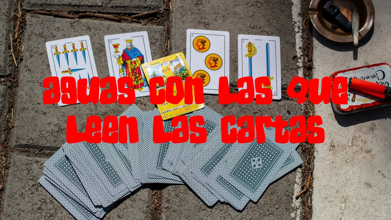Aguas con las que leen las cartas backdrop