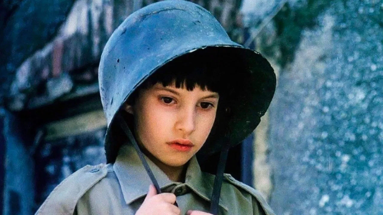 Sweet War, Farewell backdrop