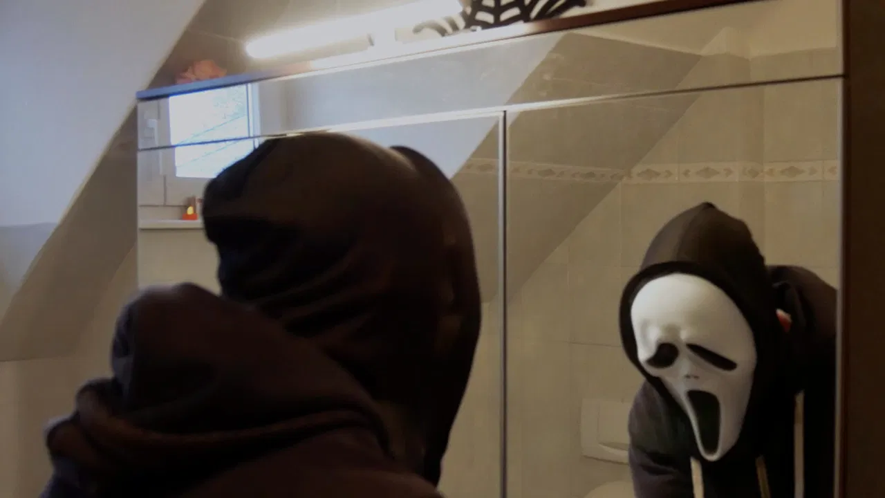 Mirror, Mirror backdrop