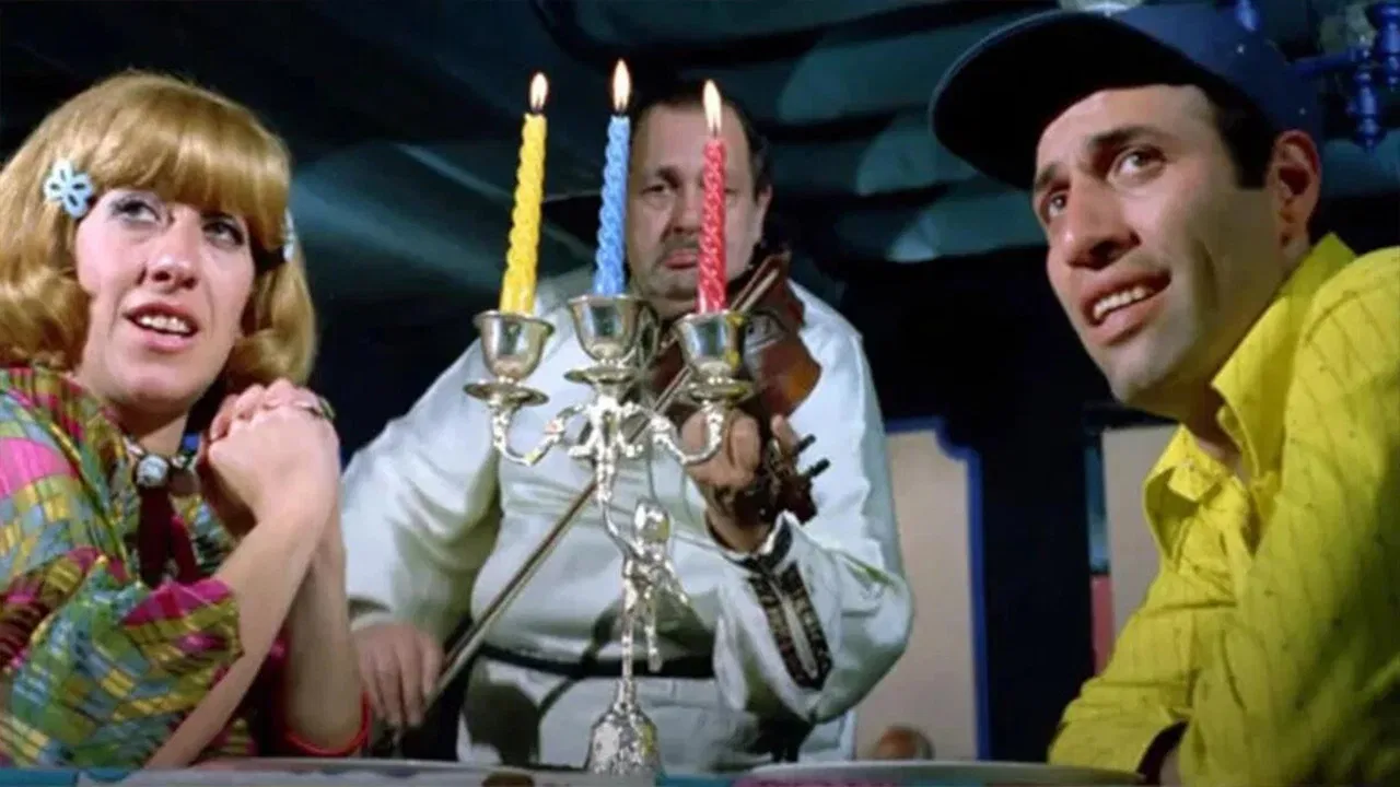 Avanak Apti backdrop