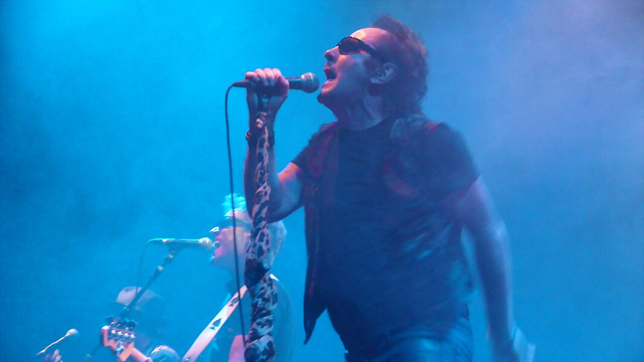 Burning. Noches de rock and roll backdrop