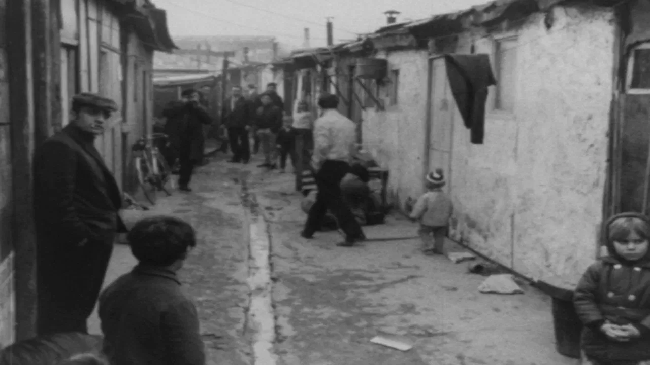 LES IMMIGRÉS EN FRANCE - LE LOGEMENT backdrop