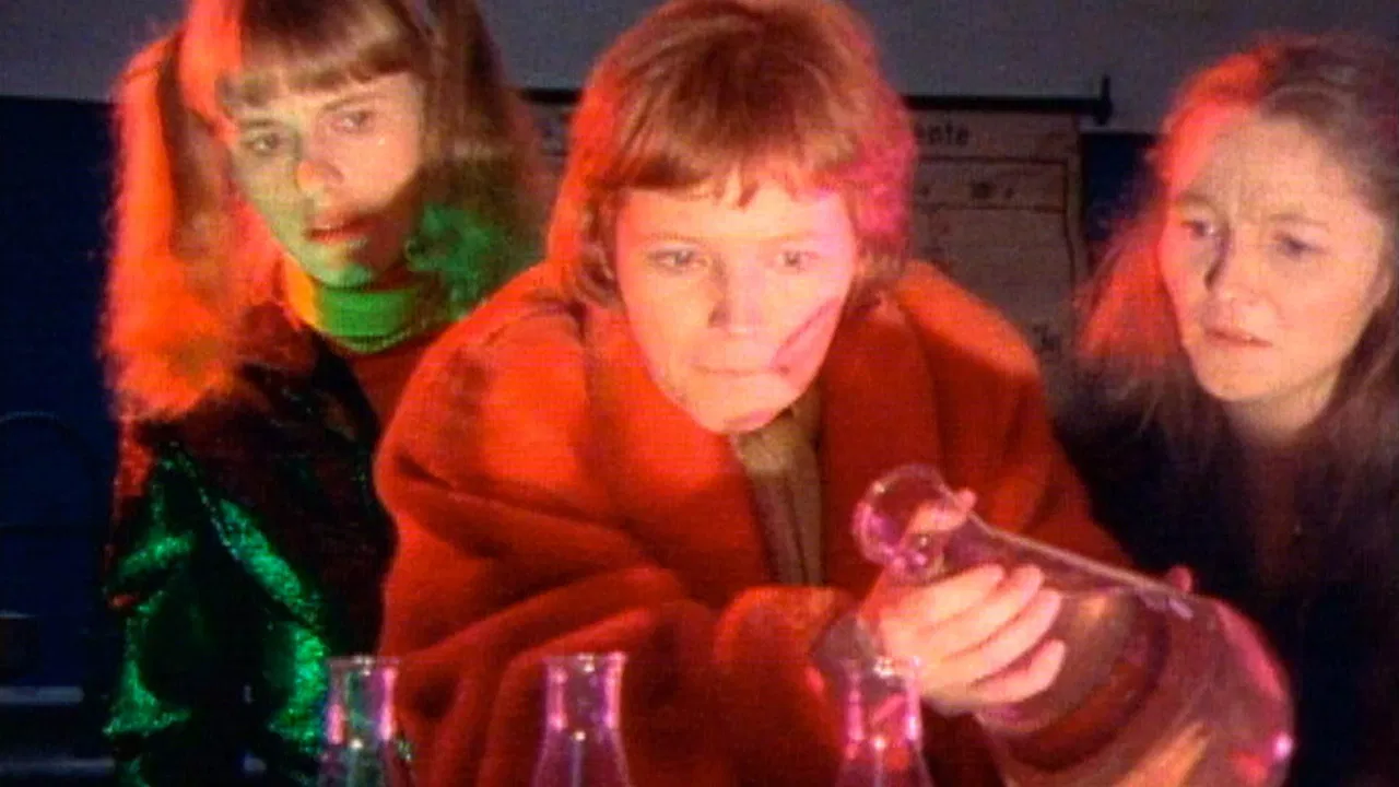 Pelle Parafins Bøljeband og Serum Serum backdrop