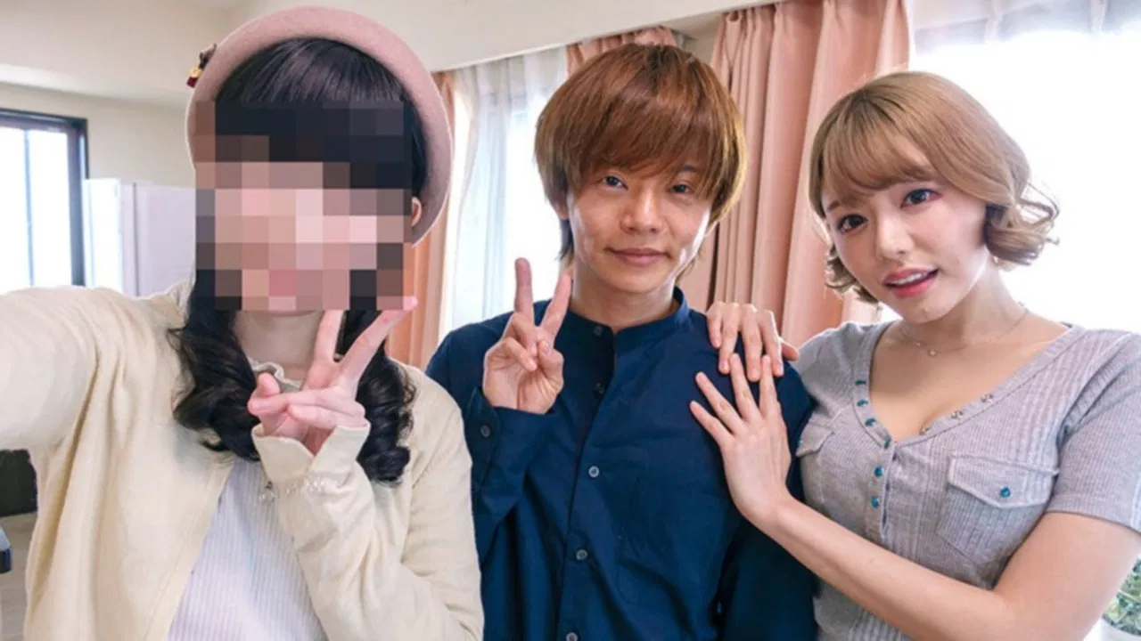 彼女に内緒で彼女の母ともヤってます… backdrop