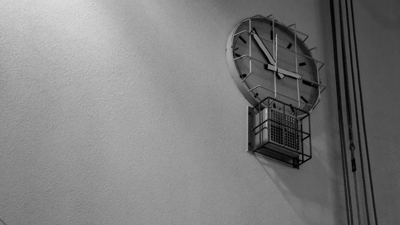 Tent 113, Idomèni backdrop