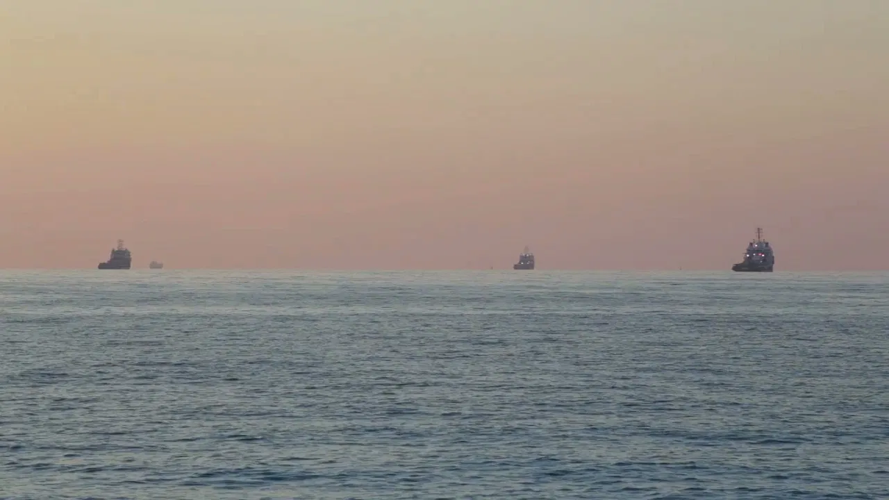 Sponde. Nel sicuro sole del nord backdrop