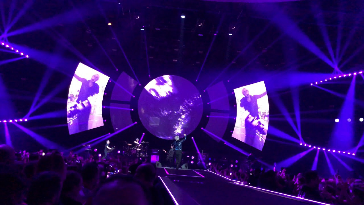 Indochine - Black City Tour backdrop