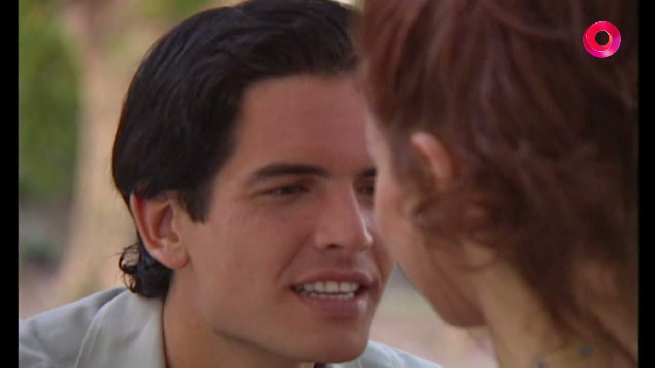 Ricos y Famosos backdrop