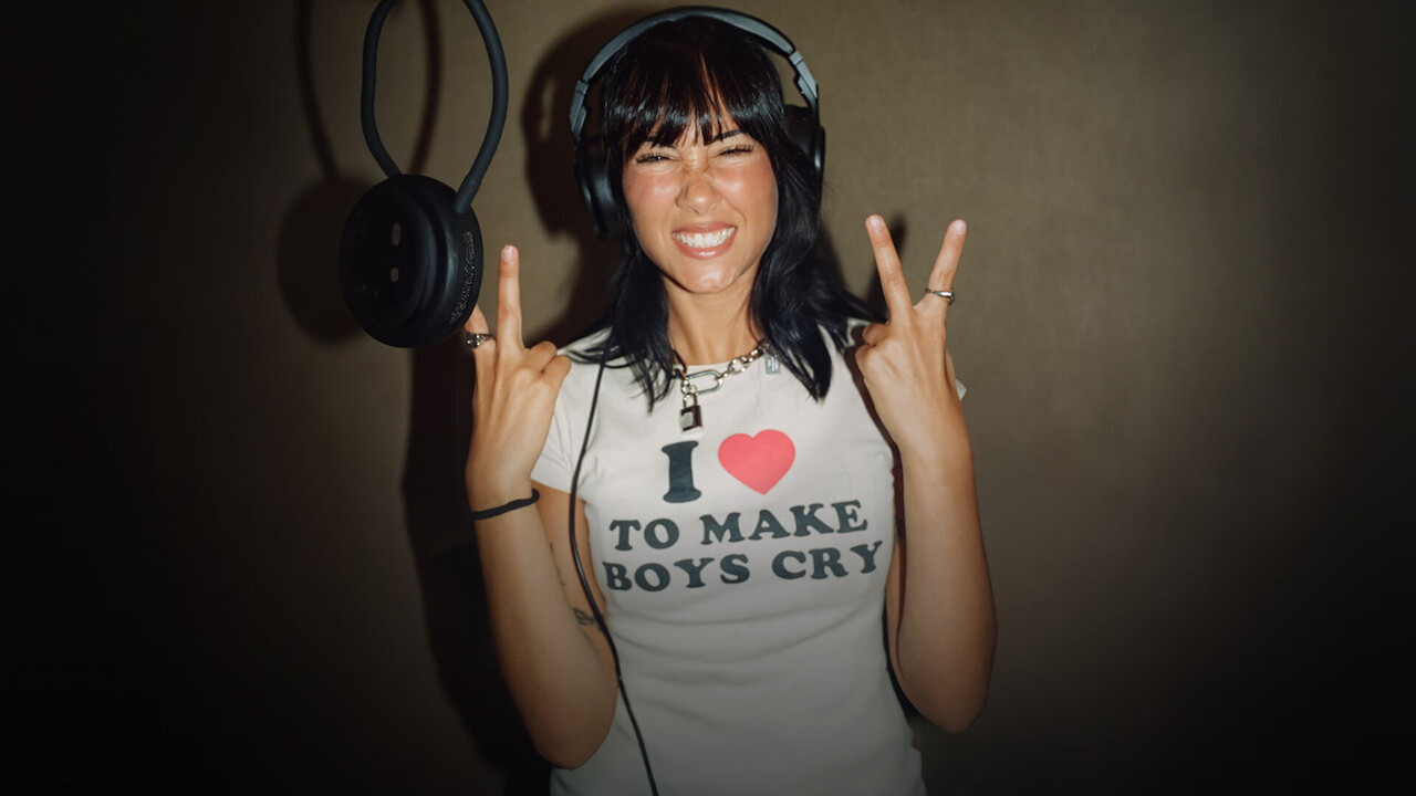 Aitana: Metamorphosis backdrop