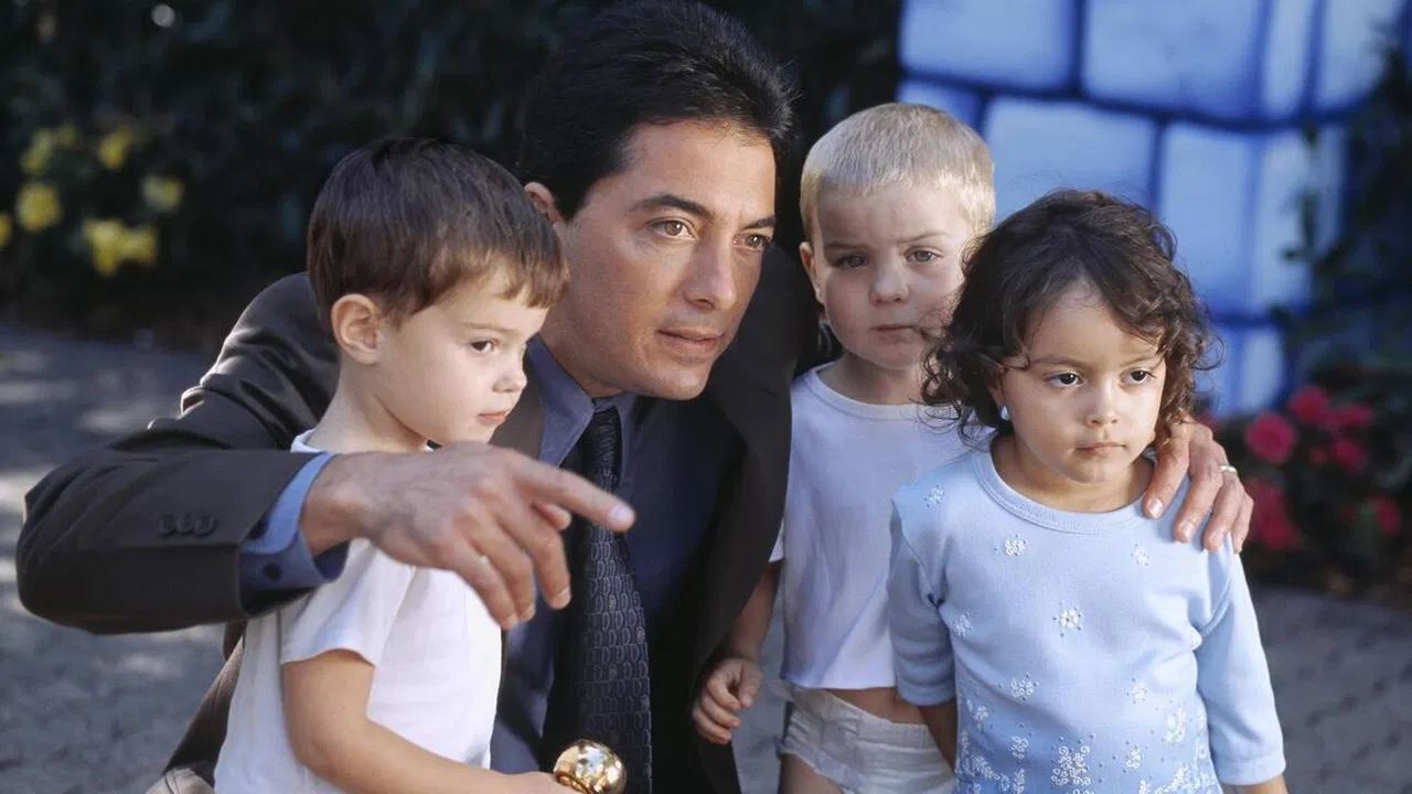 Superbabies: Baby Geniuses 2 backdrop