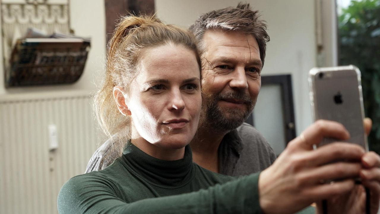 Dr. Hoffmann - Die russische Spende backdrop