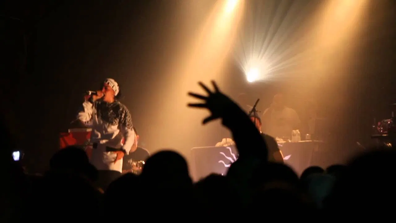 Keny Arkana - Concert en Direct de Marseille backdrop