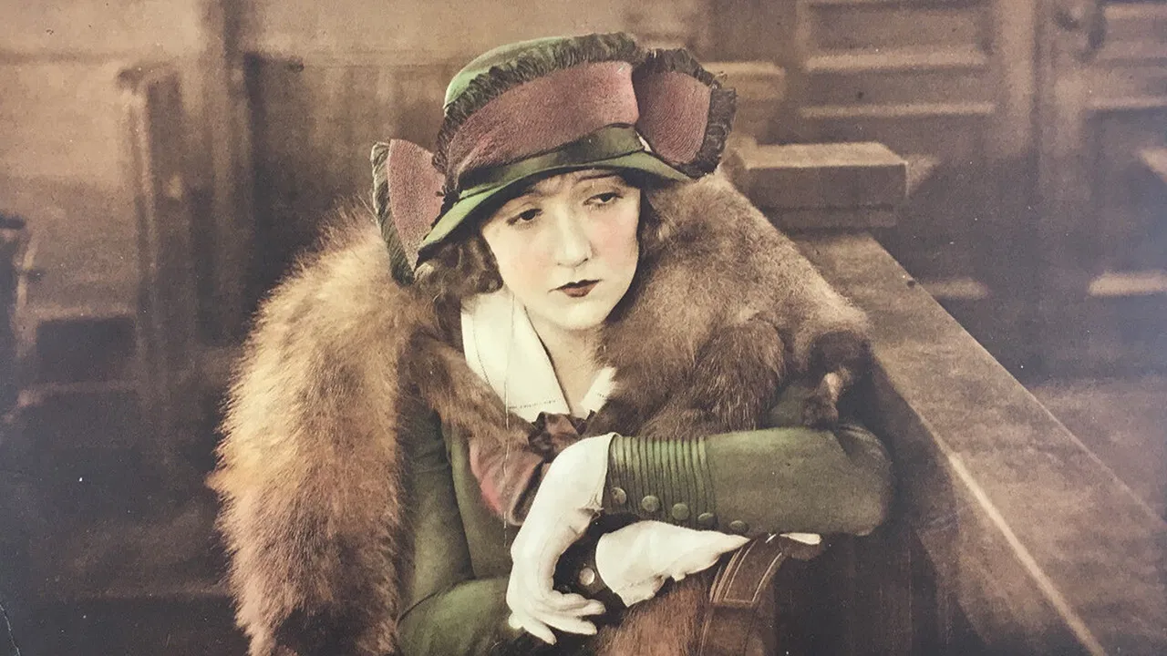 Happiness À La Mode backdrop