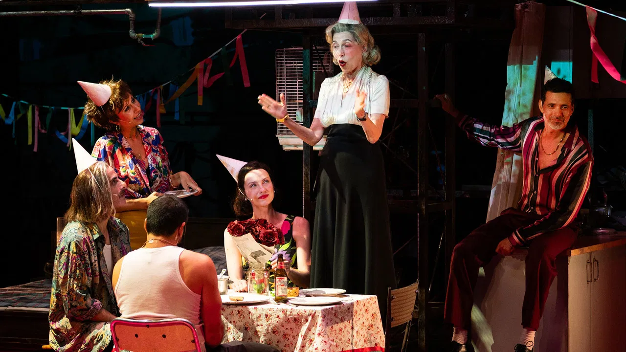 A Streetcar Named Desire: Cameri backdrop