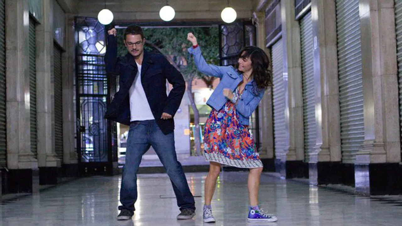 Te Presento a Laura backdrop