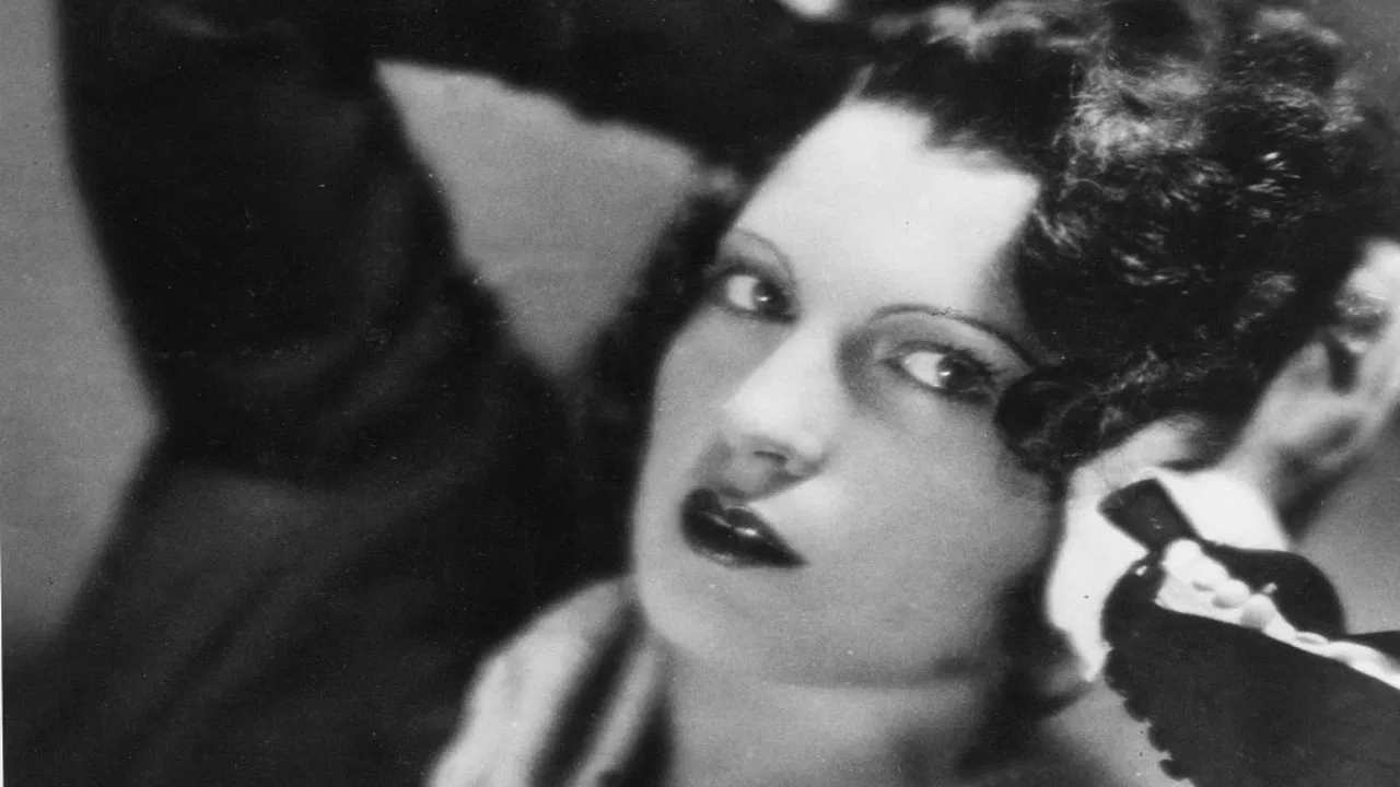 Carola Neher - Todesursache unbekannt backdrop