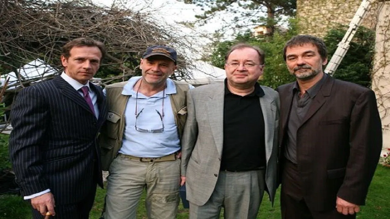 Les Innocents backdrop