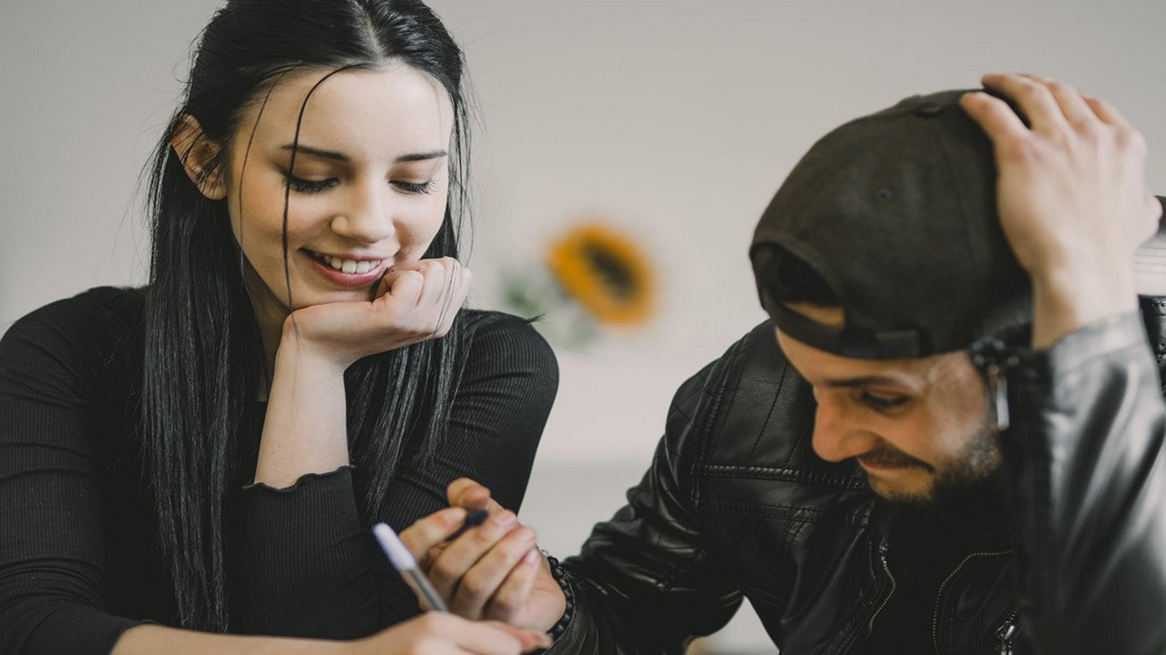 Kísértés az erdő mélyén - "A Megtört Fény" backdrop