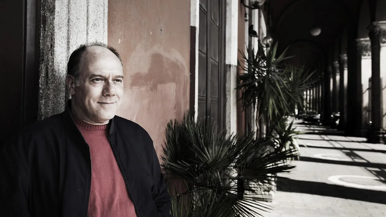 Voi siete qui backdrop