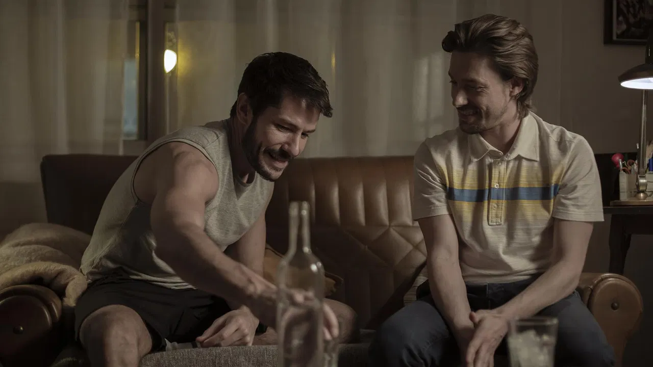 Masculine_32 backdrop