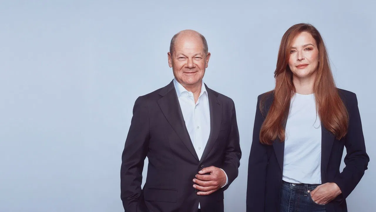 Olaf Scholz. Countdown im Kanzleramt backdrop