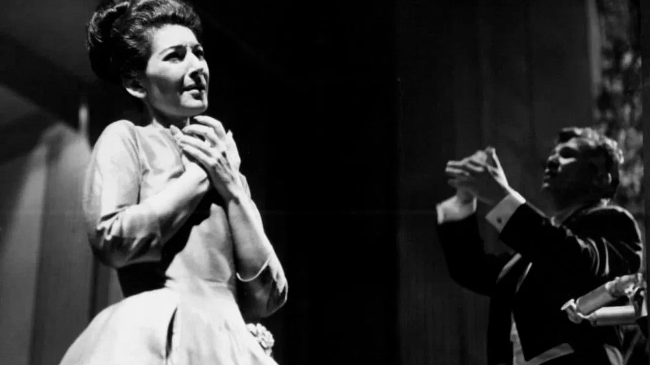 Callas Assoluta backdrop