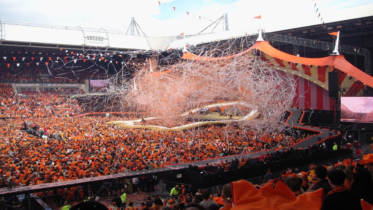 Guus Meeuwis - Groots Met Een Zachte G 2010 backdrop