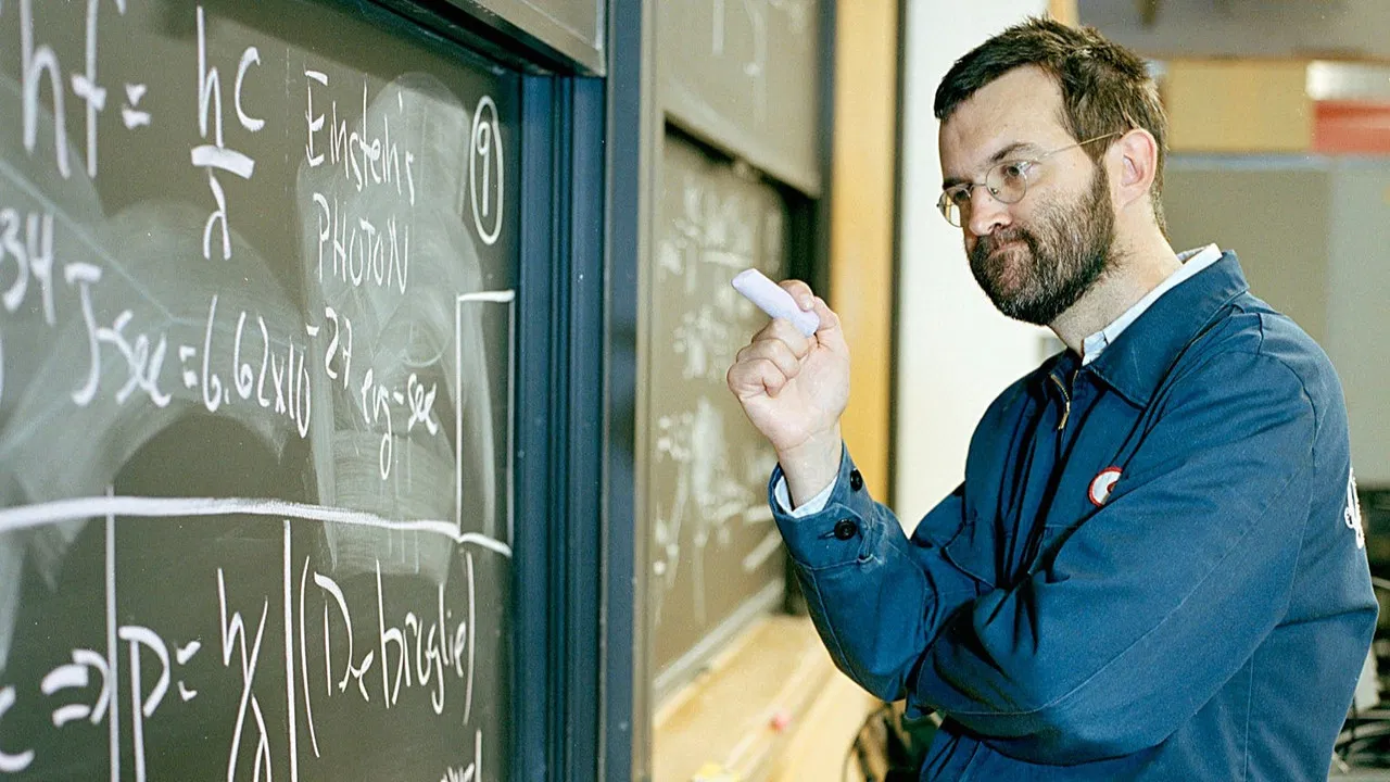 Parallel Worlds, Parallel Lives backdrop