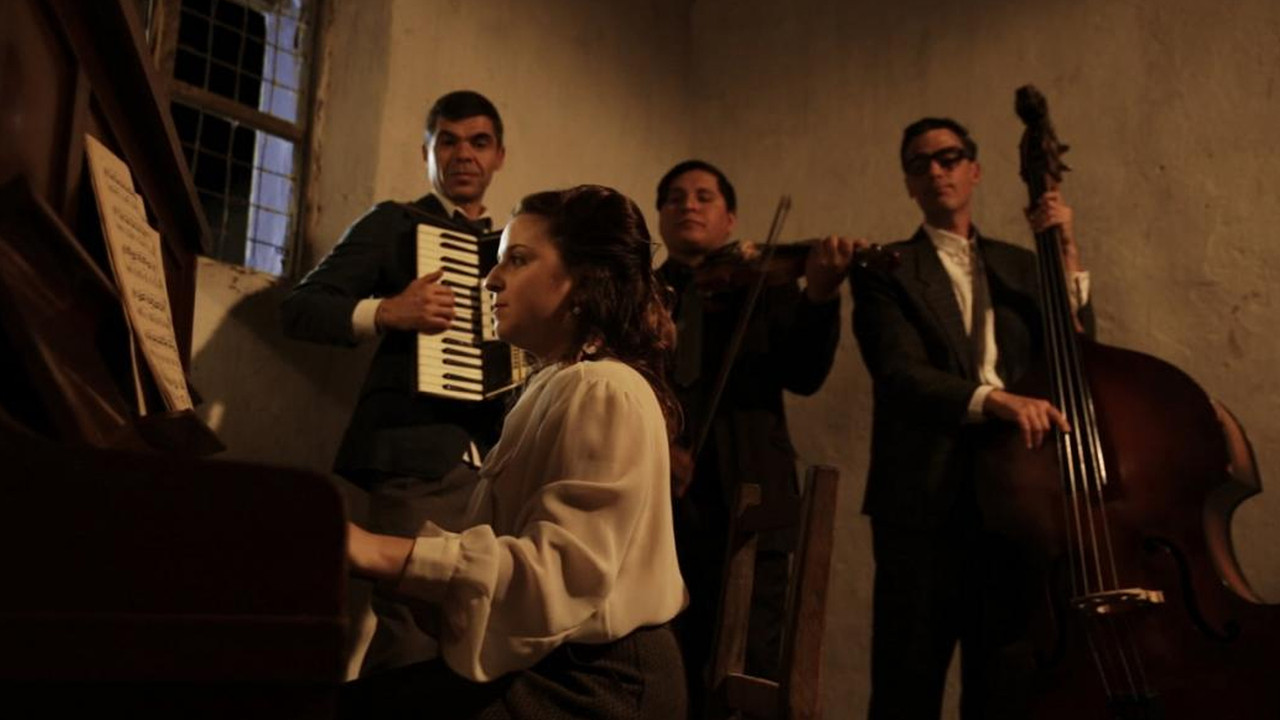 Madre Baile backdrop