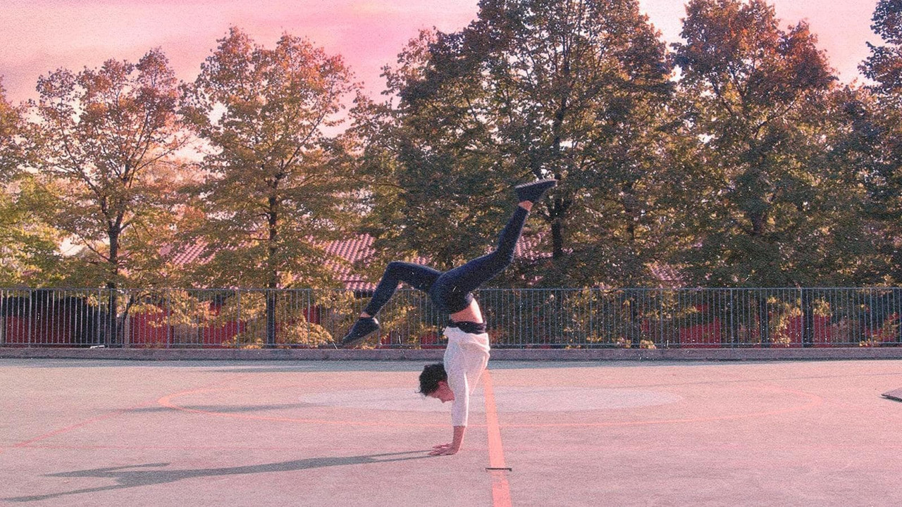 Lontano da casa backdrop