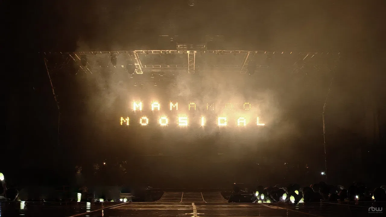 MAMAMOO Concert: Moosical Curtain Call backdrop